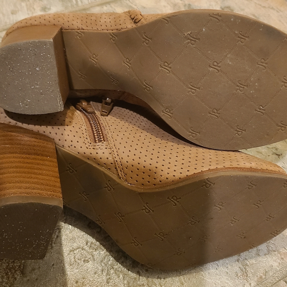 Shoes - Picture 2 of 4